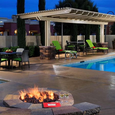 Hampton Inn & Suites Las Vegas South Exterior photo