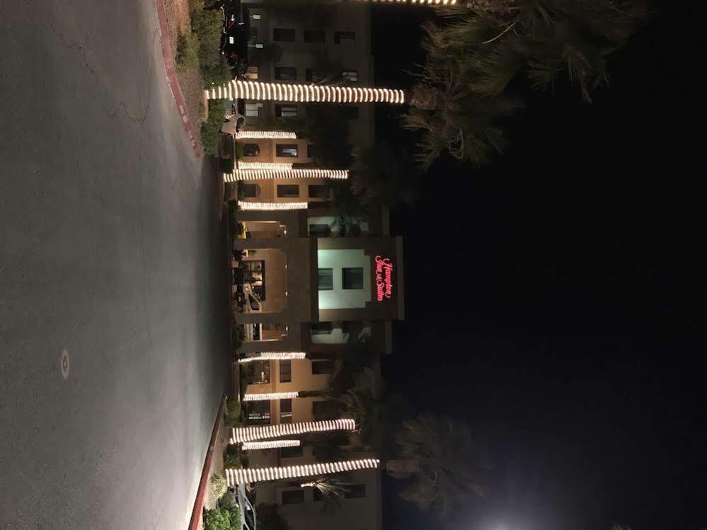 Hampton Inn & Suites Las Vegas South Exterior photo